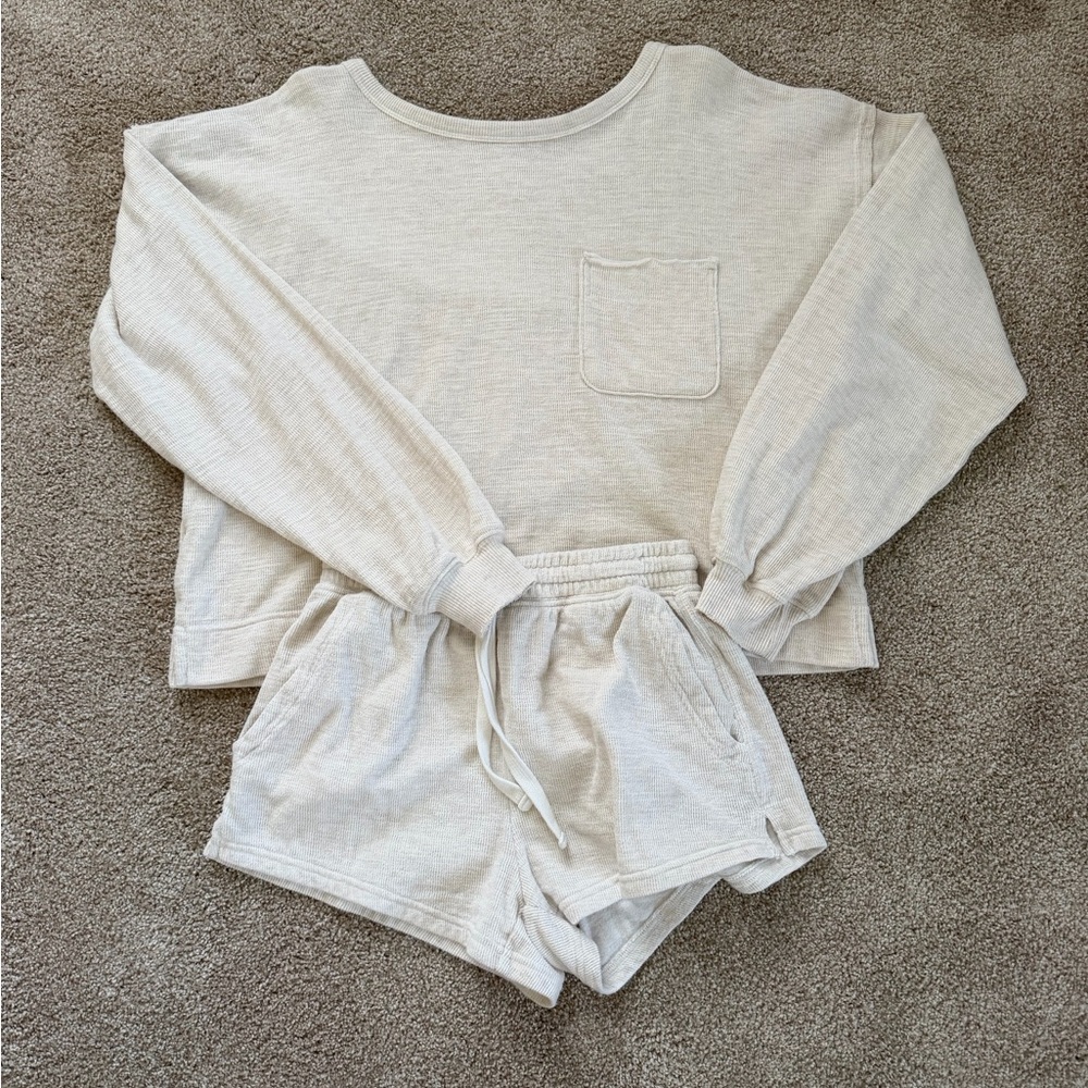 Aerie Cream Set